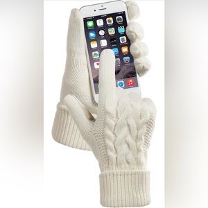 🚫 SOLD 🚫 NWT Isotoner Women’s Cable Knit Gloves with TouchScreen Palm Patches